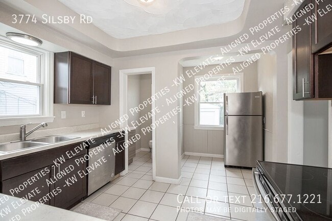Building Photo - Fabulous, Renovated University Heights Gold!