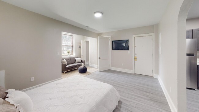 Photo - 230 W Walnut Ln Apartment