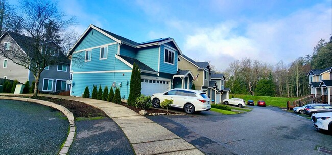 Building Photo - 4 Bedroom East Bremerton Home Available Now!