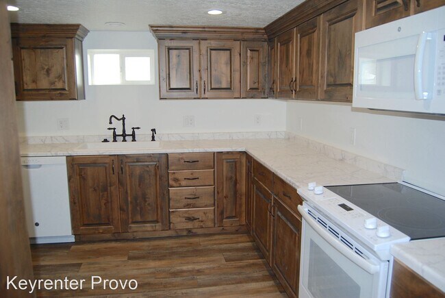 Building Photo - 2 br, 1 bath House - 875 East 400 North
