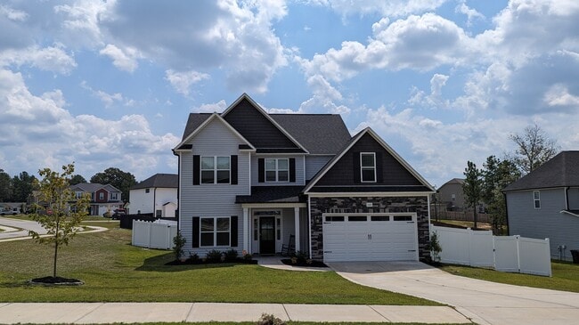 Building Photo - 1601 Redbud Ct