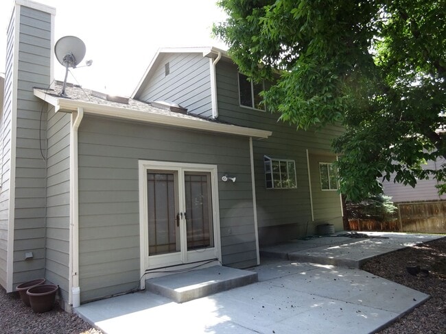 Building Photo - 3 Bdr, 2½ Bath, 2 Car, 4 Level w/Basement