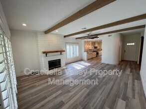 Building Photo - 289 Vista Royale Cir W