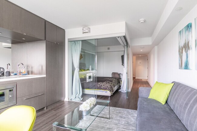 Building Photo - 16 Hazelton Ave