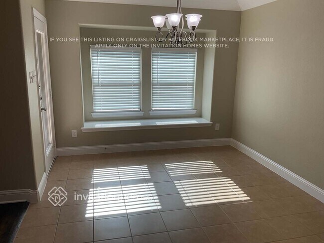 Building Photo - 5609 Paradise Dr
