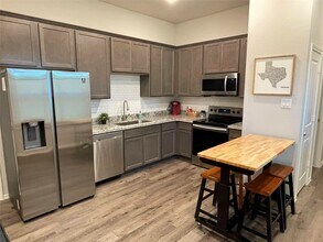 Building Photo - 16888 W Ivanhoe St