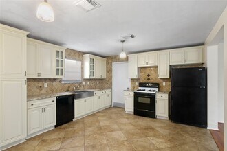 Building Photo - 5815 Clerkenwell Dr