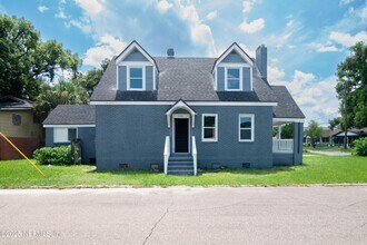 Building Photo - 550 Birch St