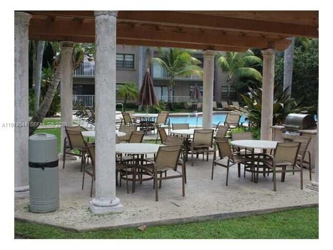 Building Photo - 9301 SW 92nd Ave