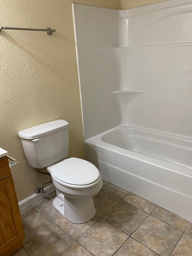 Foto del edificio - 716 Tall Oaks Dr