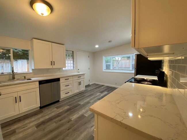 Foto del edificio - Renovated single family home in Seattle! B...