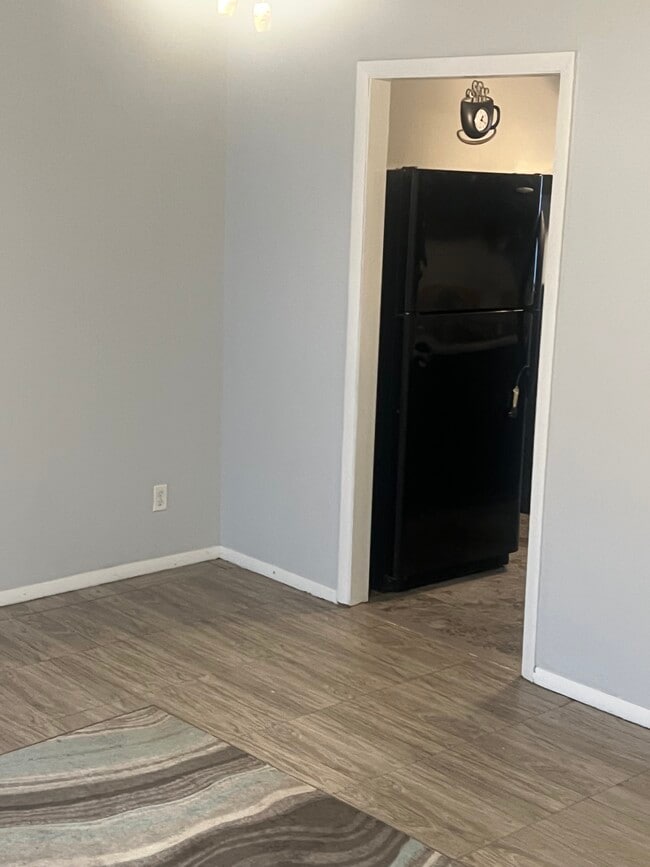 Building Photo - 505 W 53rd Ave