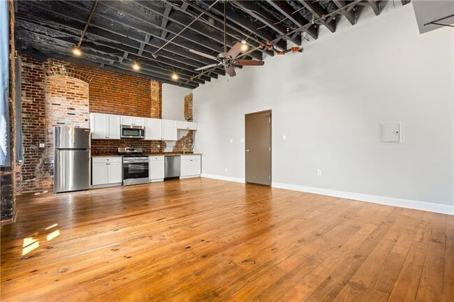 Building Photo - 558 St Francis St