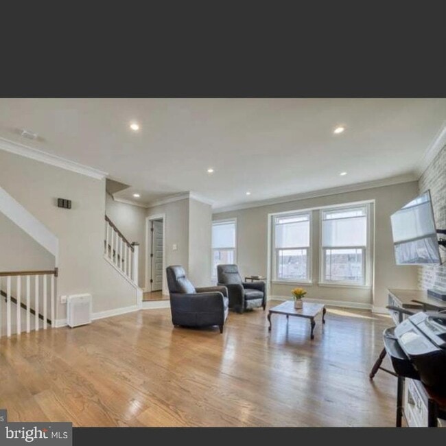 Building Photo - 540 Legrace Terrace NE