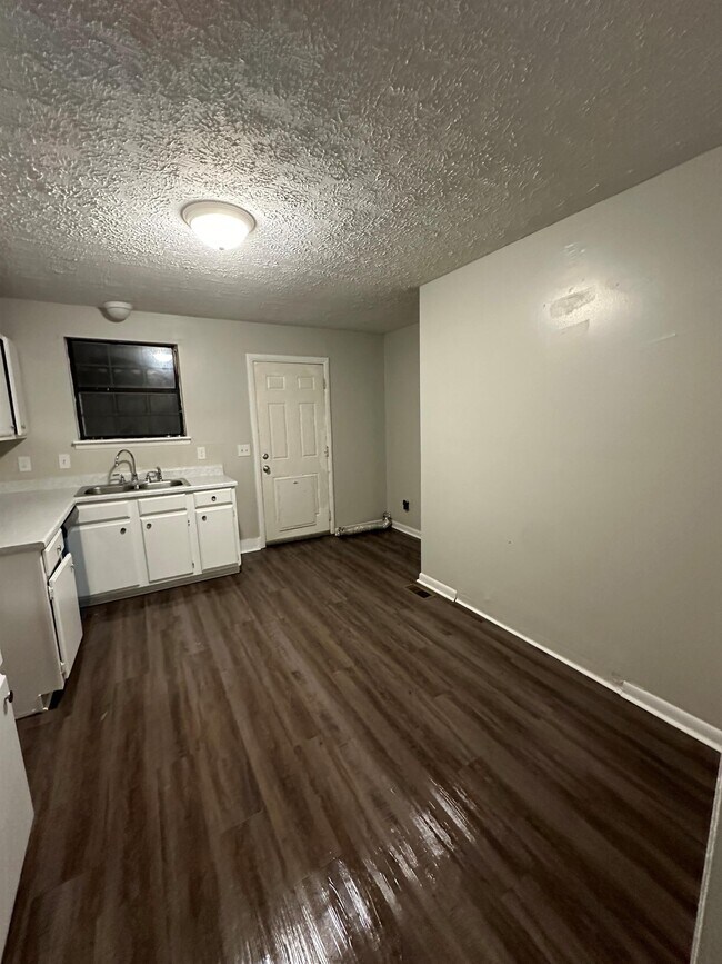 Foto del edificio - 508 Cedarmont Dr