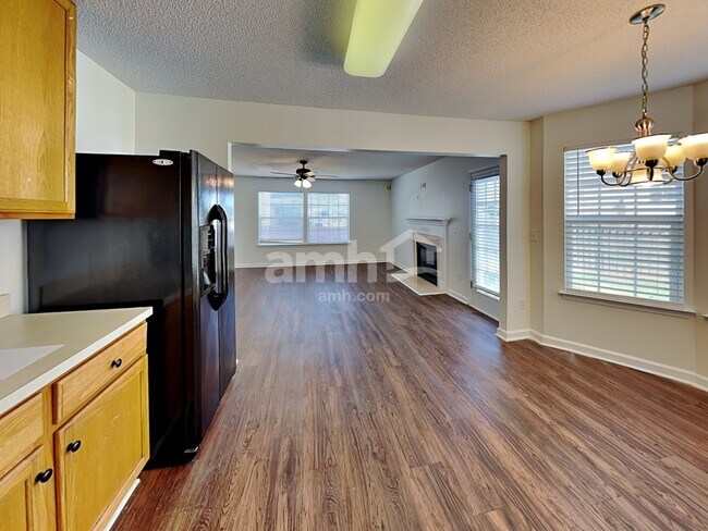 Building Photo - 1014 Holly Park Dr