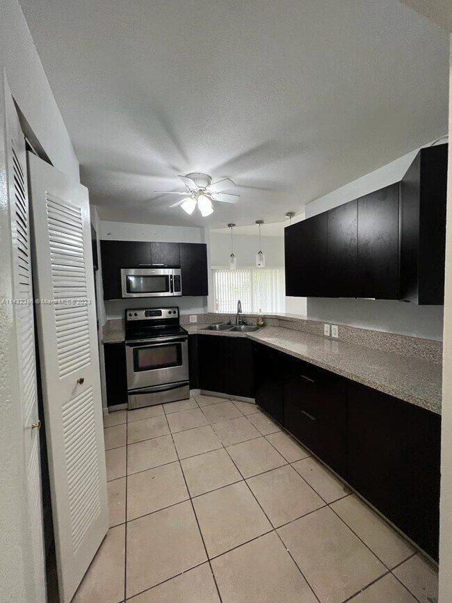 Foto del edificio - 3441 NW 44th St