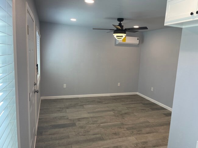 Building Photo - 2529 Crommelin Ave