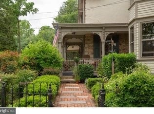 Building Photo - Solebury House