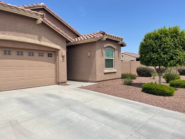 Foto del edificio - 5 Bedroom/3 Bath Home in Chandler!
