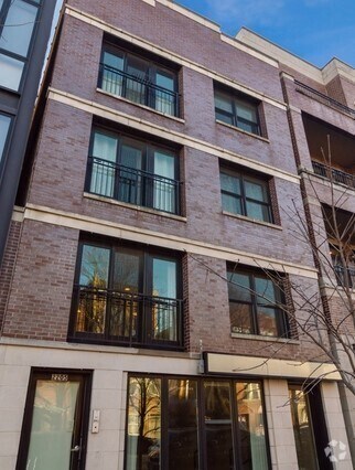 Building Photo - 2205 W Roscoe St