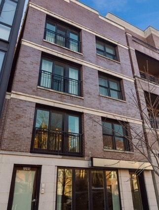 Building Photo - 2205 W Roscoe St