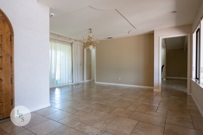 Foto del edificio - Madera Home, 3BR/3BA, Blt 1983 – Fully Rem...