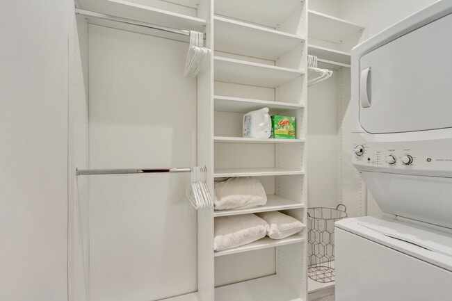 Building Photo - 12990 12990 S