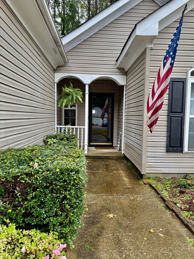 Foto del edificio - 3BD/2BA Updated Ranch on a Wooded Lot- Two...