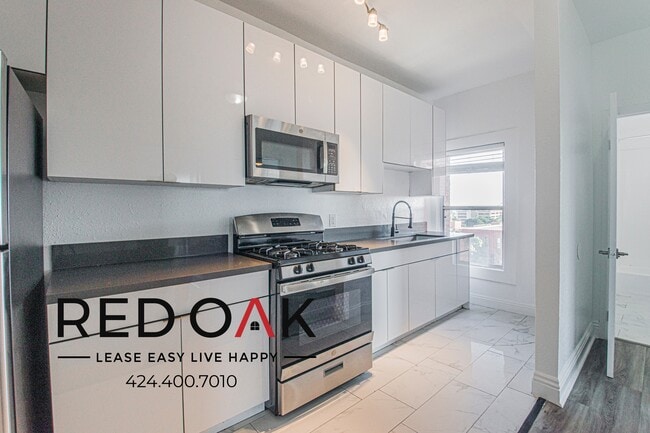 Foto del edificio - 744 Beacon Ave