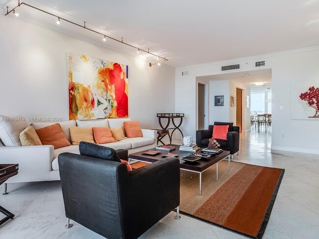 Foto del edificio - 781 Crandon Blvd