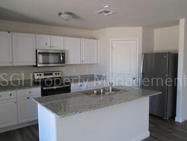 Building Photo - 1053 Greyhawk Loop