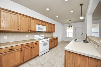 Building Photo - 13114 Oak Ledge Dr