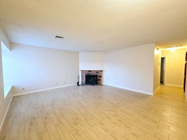 Building Photo - UPGRADED ONE-STORY HOME W/ NO HOA! NEAR GR...