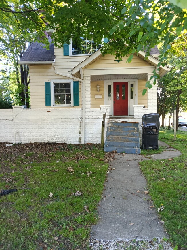 Building Photo - 4563 S 1st St