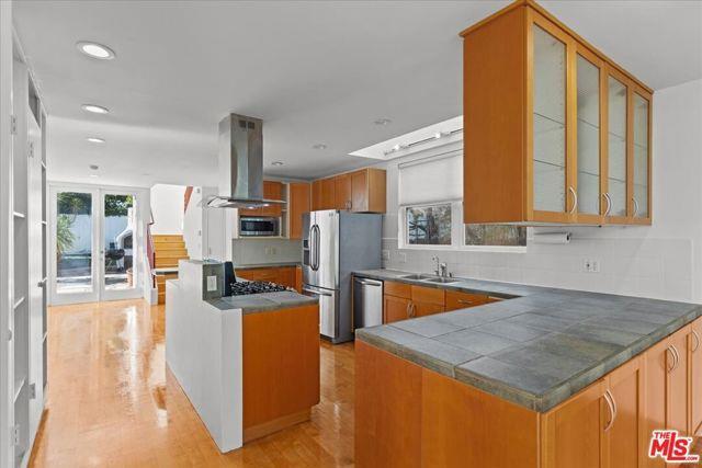 Building Photo - 653 N Swarthmore Ave
