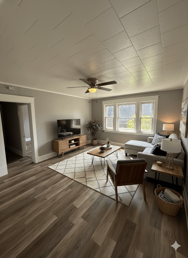 Building Photo - 496 Elmwood