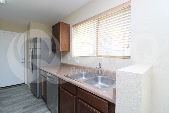 Building Photo - 9607 N 81st Dr