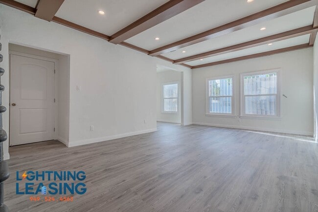 Building Photo - 7733 Oakwood Ave