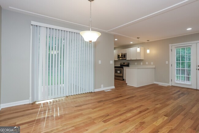 Building Photo - 147 Acorn Dr