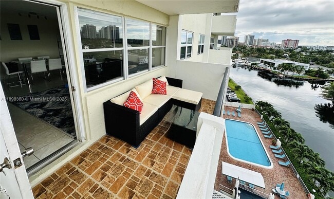 Foto del edificio - 401 Golden Isles Dr