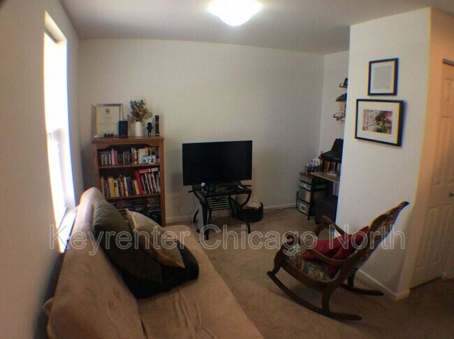 Building Photo - 3228 N Kilbourn Ave