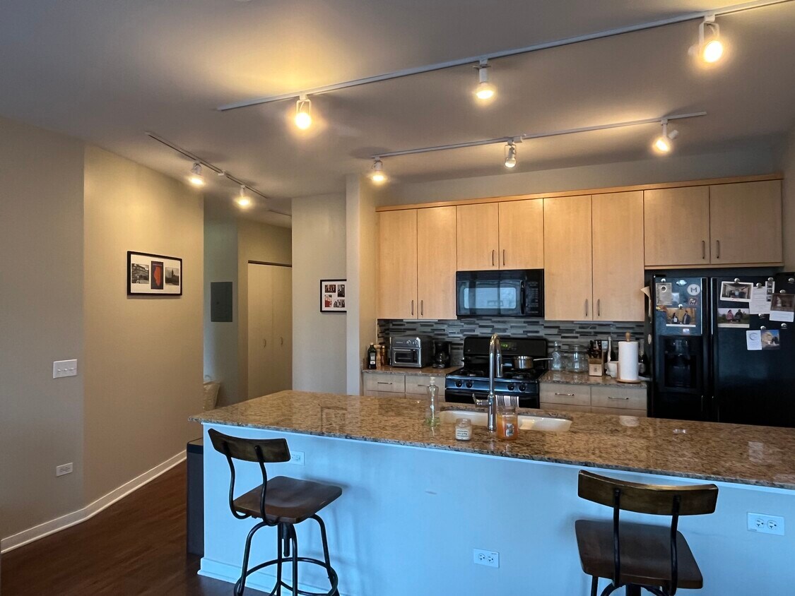 Primary Photo - 330 W Grand Ave