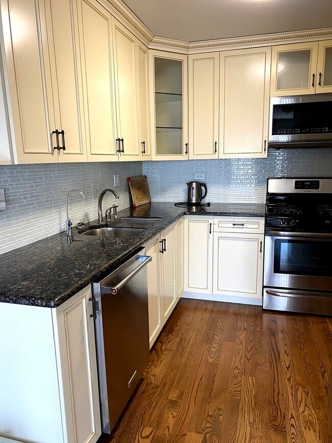 Building Photo - 5201 Carriage Way Dr