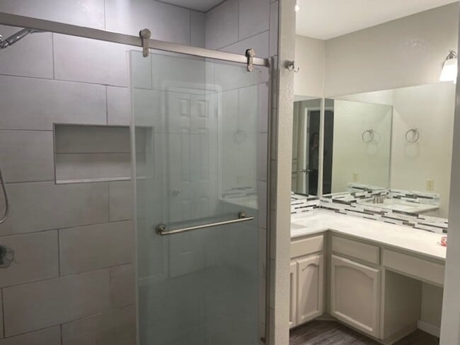 Building Photo - REDUCED RATE WITH A MOVE-IN SPECIAL OF HAL...