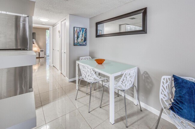 Foto del edificio - 1901 N Andrews Avenue Unit 209