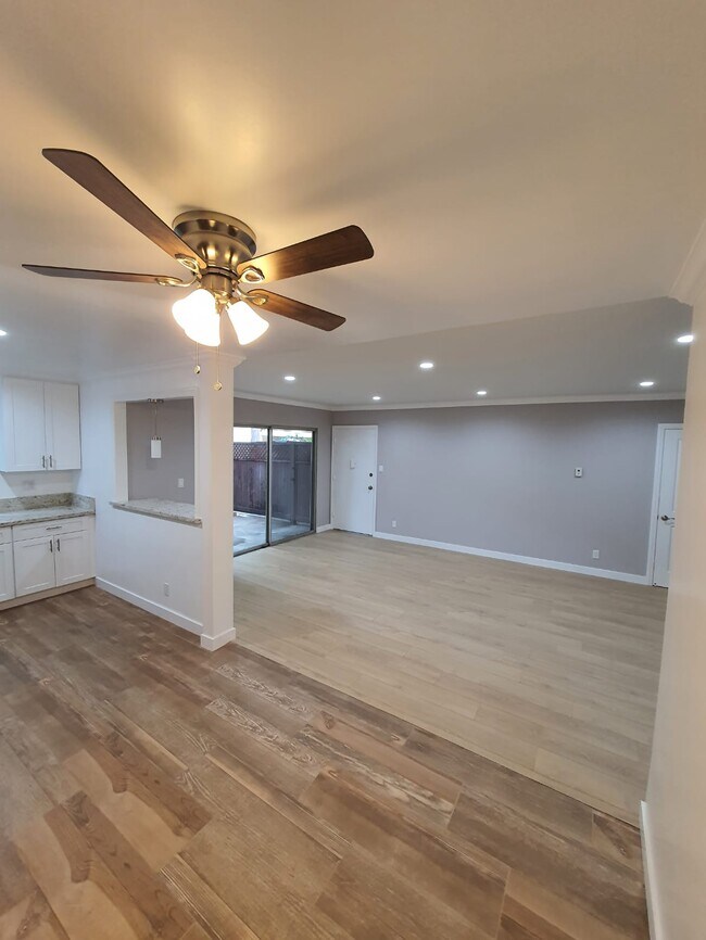 Building Photo - 13813 Oxnard St
