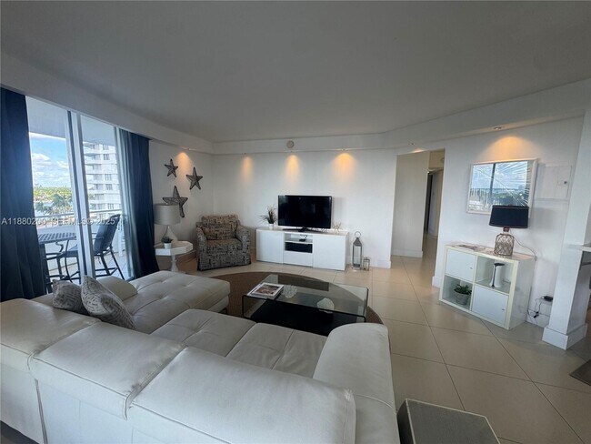 Foto del edificio - 5151 Collins Ave