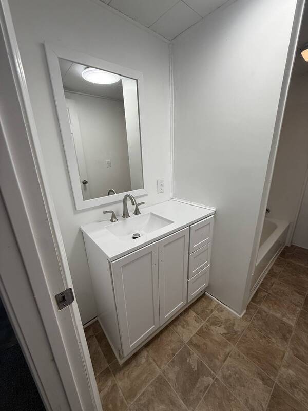 Building Photo - 204 Spring St