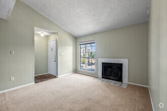 2BR, 2BA - 883SF - Living - The Summit Apartments